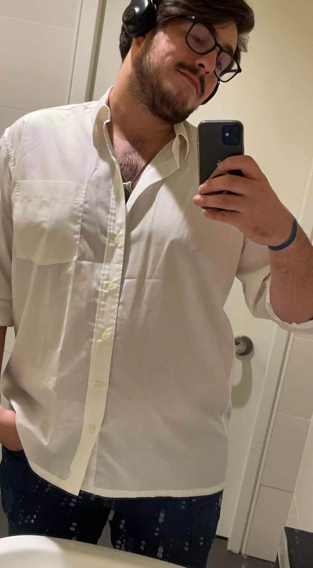 Beeing beefy doesn’t mean you can’t show a bit of chest hair 😉