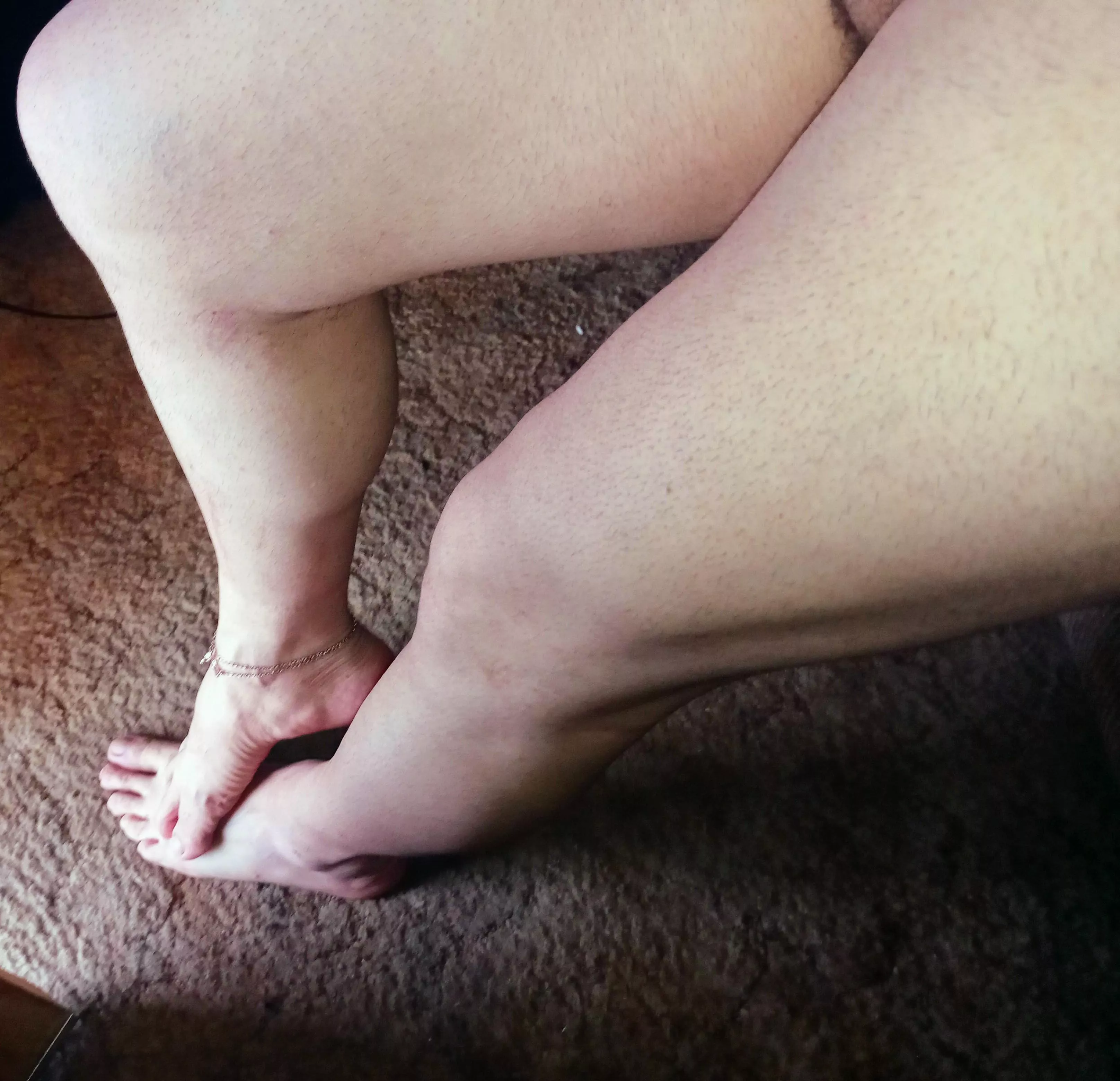 Do you wanna footjob daddy💦