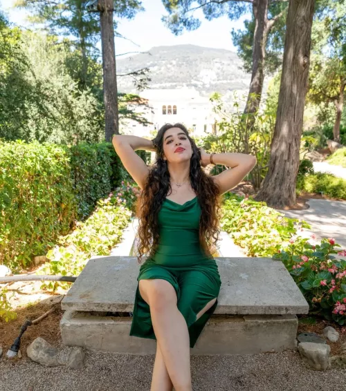 green dress perfect body