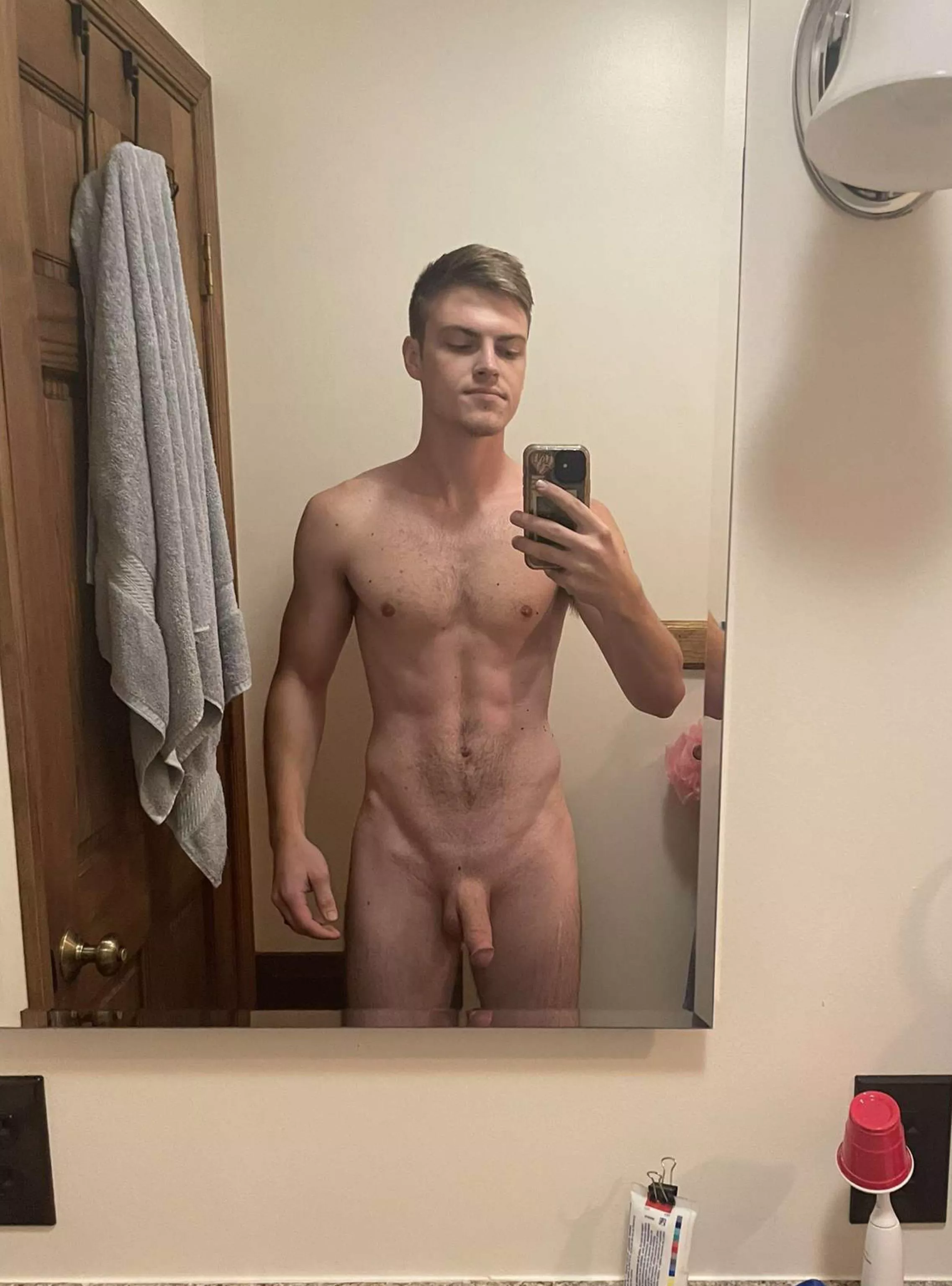 I don’t need a pen and paper to draw attention 😏