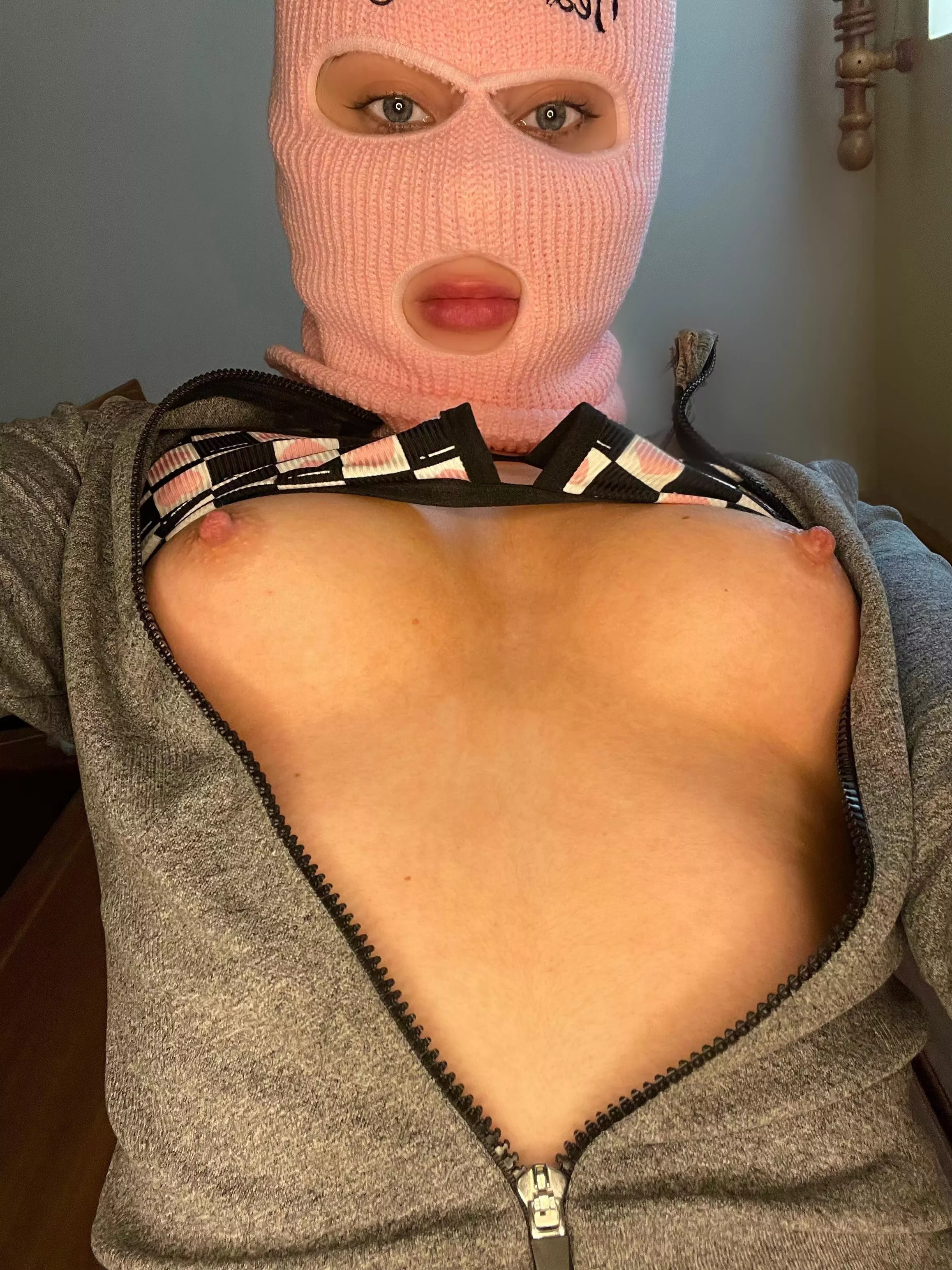 I’m not just here to get your money, I’m here to show you my wet, dripping pussy 🙄✨ full videos, sexting, joi, free 🍆 rates and so much more 💛