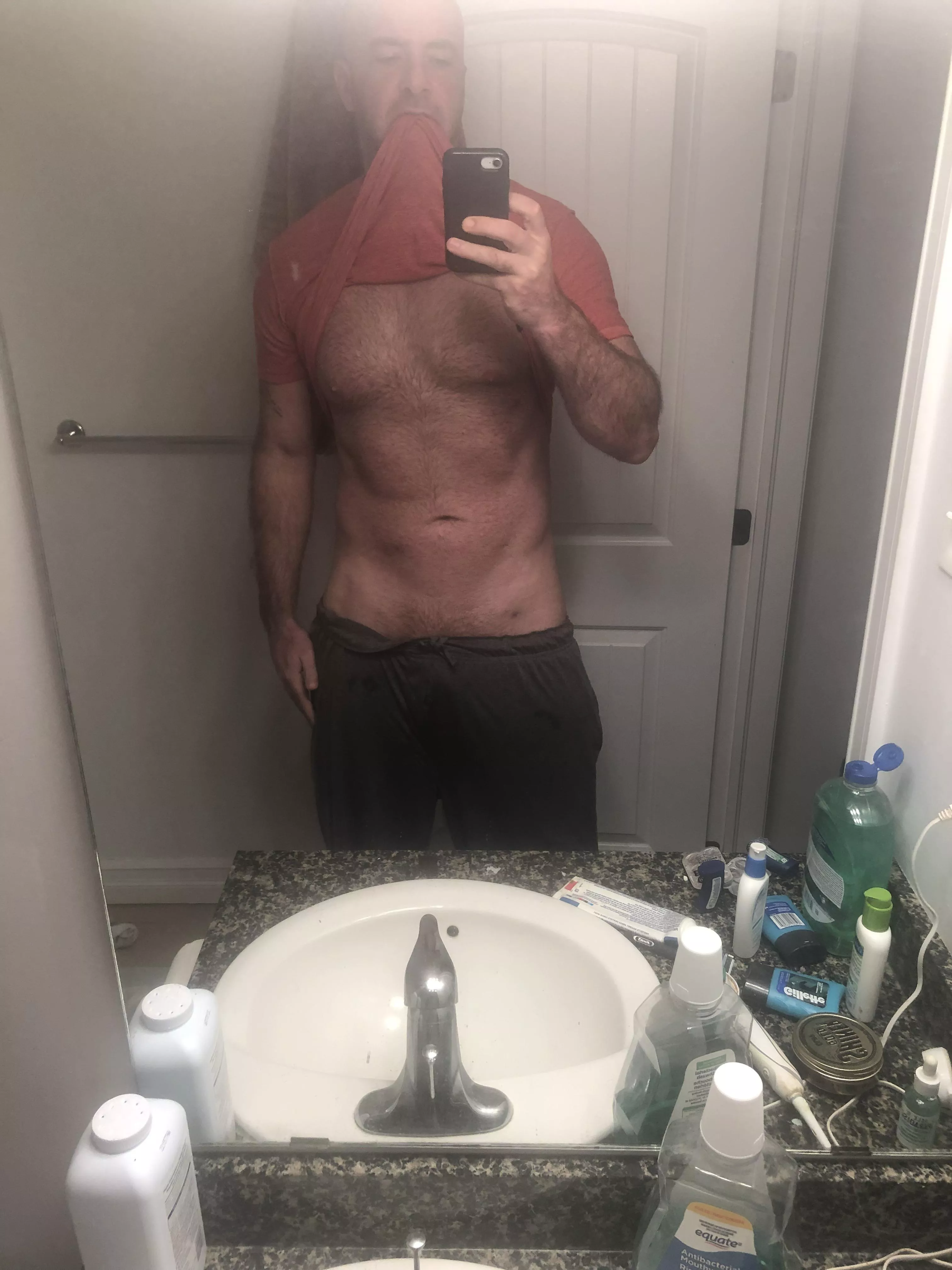 Is this a safe place for the super tall middle agers? Chat is wiiide open