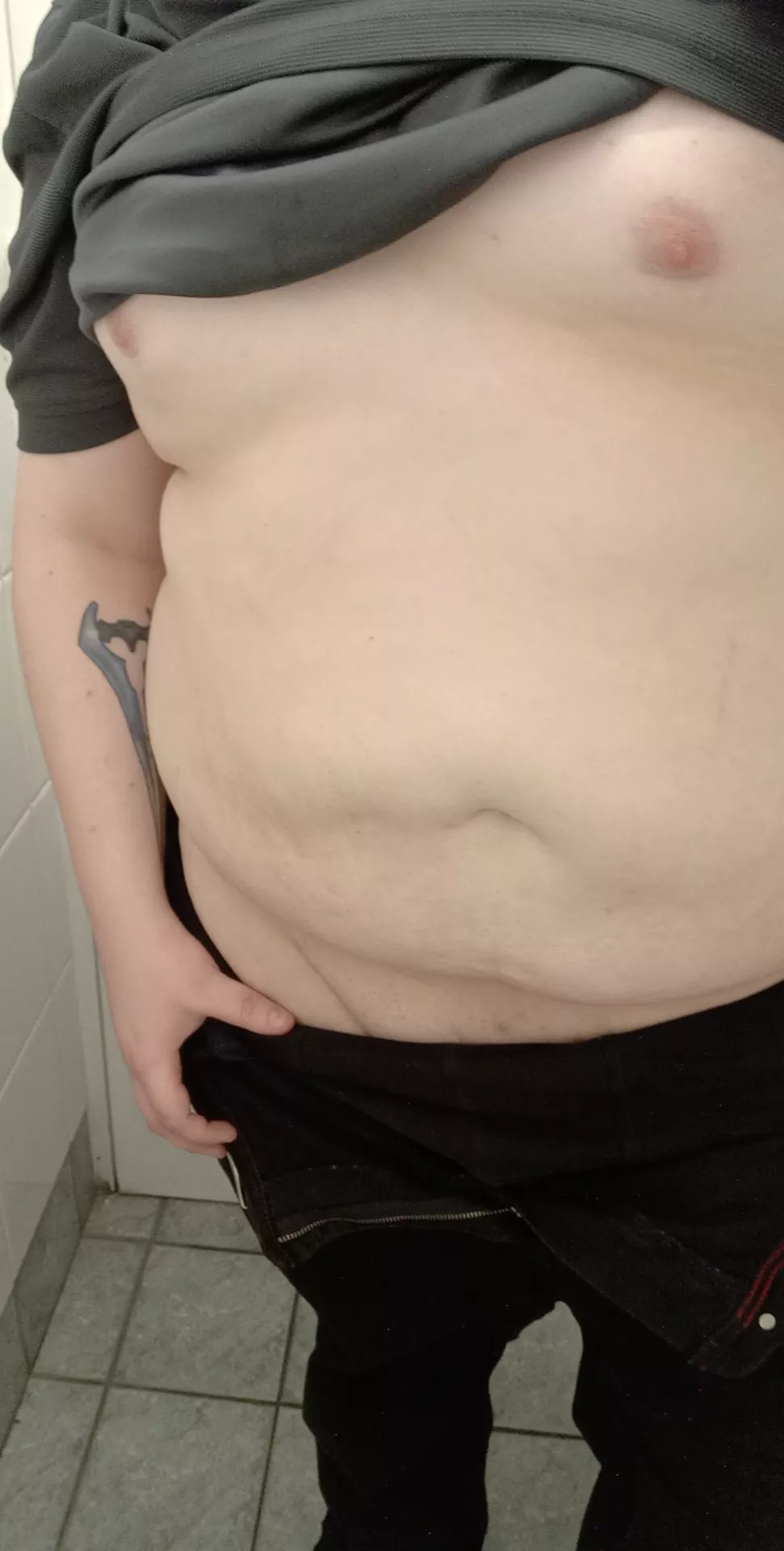 It has been a bad night at work, had to distract myself somehow 😉😈