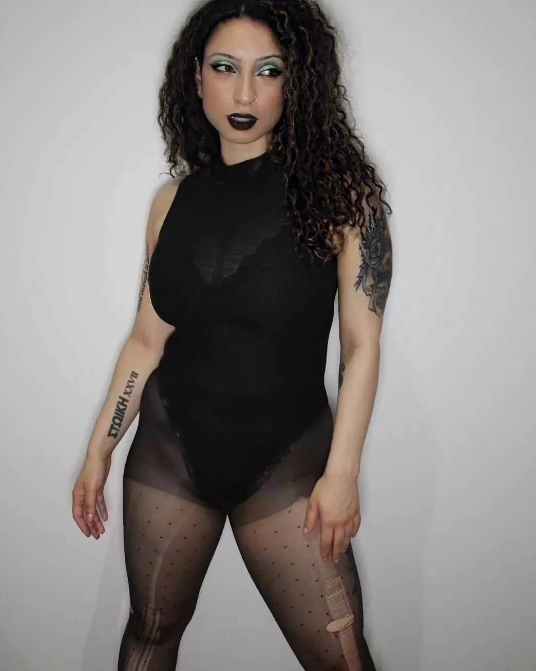 Looking for loyal submissive slav to worship me 😈type yes below if interested