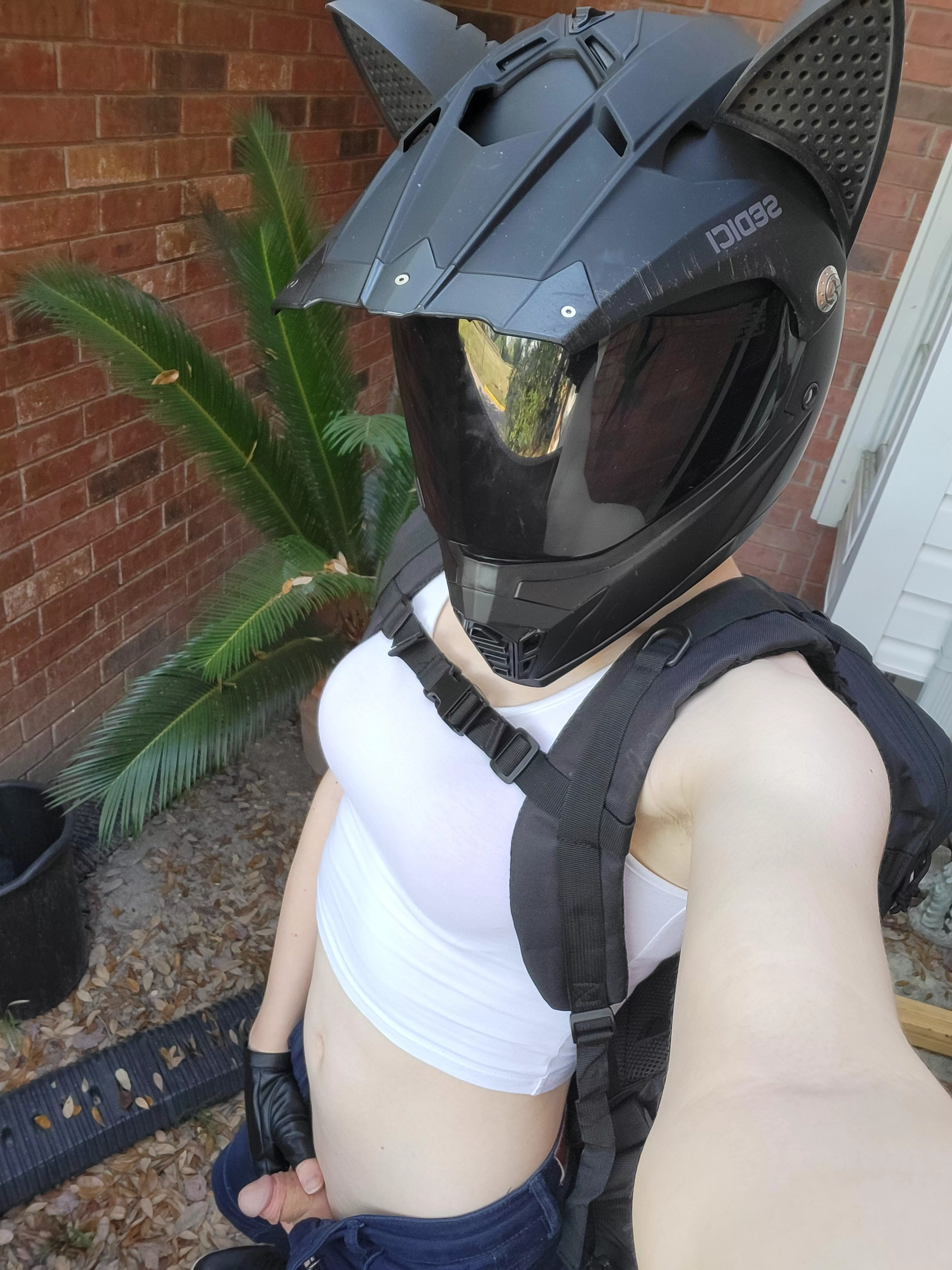 Out here turning heads left and right! 😁😋