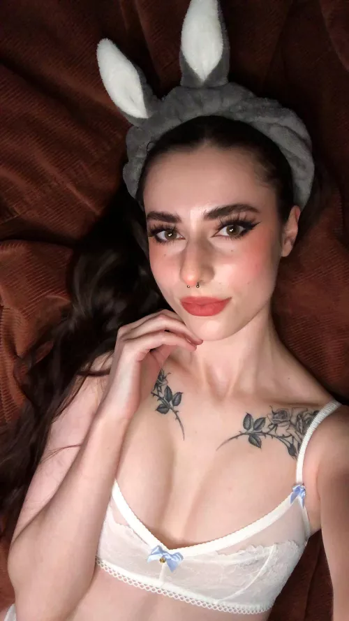 smol tiddy emo gf reporting for duty 🫡