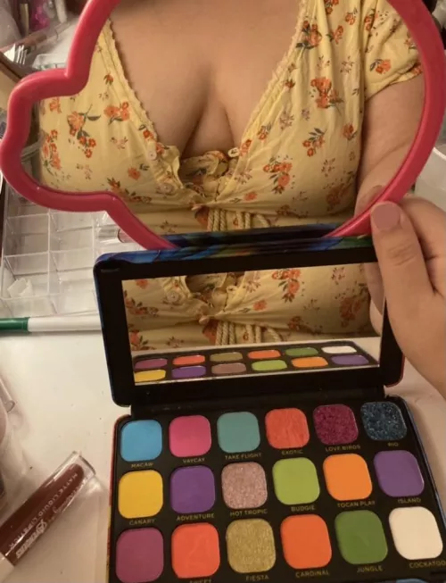 What color eye shadow do you think would look best with my dress? I wanna look my best for you 😇