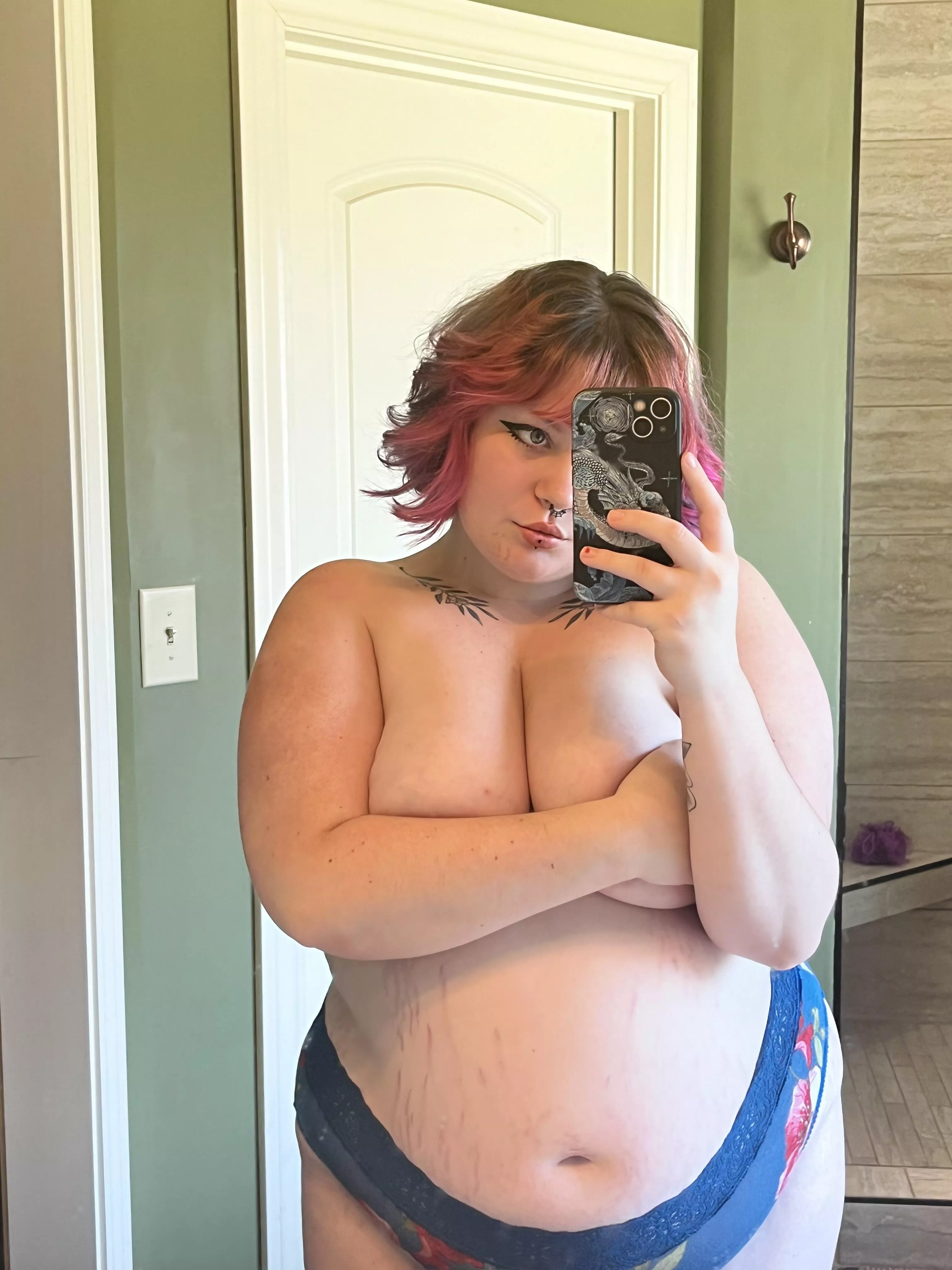 who wants to help me in the shower 🧼💖