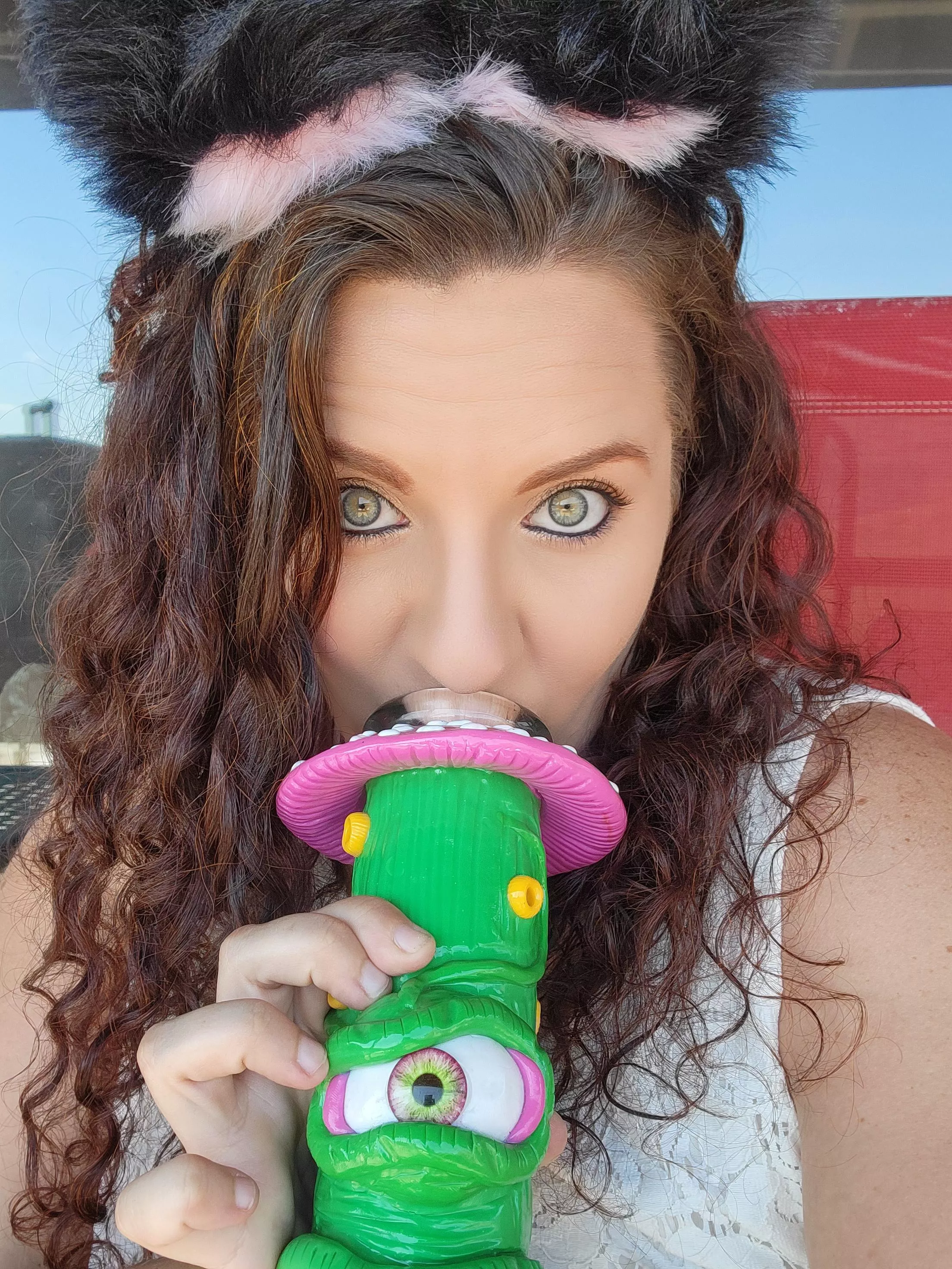 Who's got better eyes? Me or my bong?? lol 😘