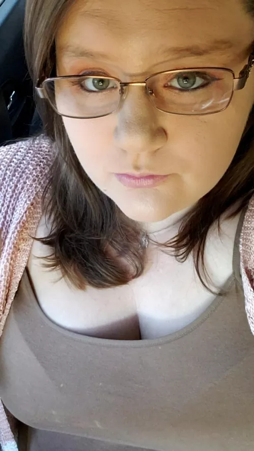 Yes I wear glasses, and yes you can cum on them!