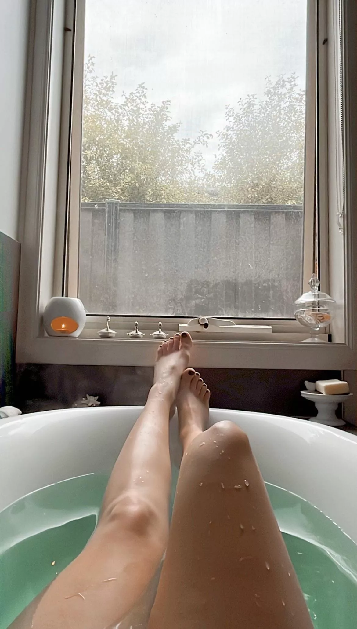 You’re lucky I’m cleaning them before I make you lick them 🦶🏻 (7 days FREE on my OnlyFans -see comments) 💋