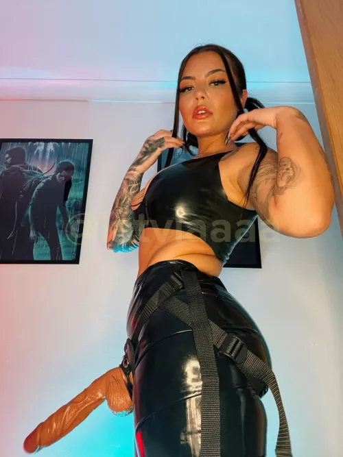 Am I bigger than you? Be honest 😈