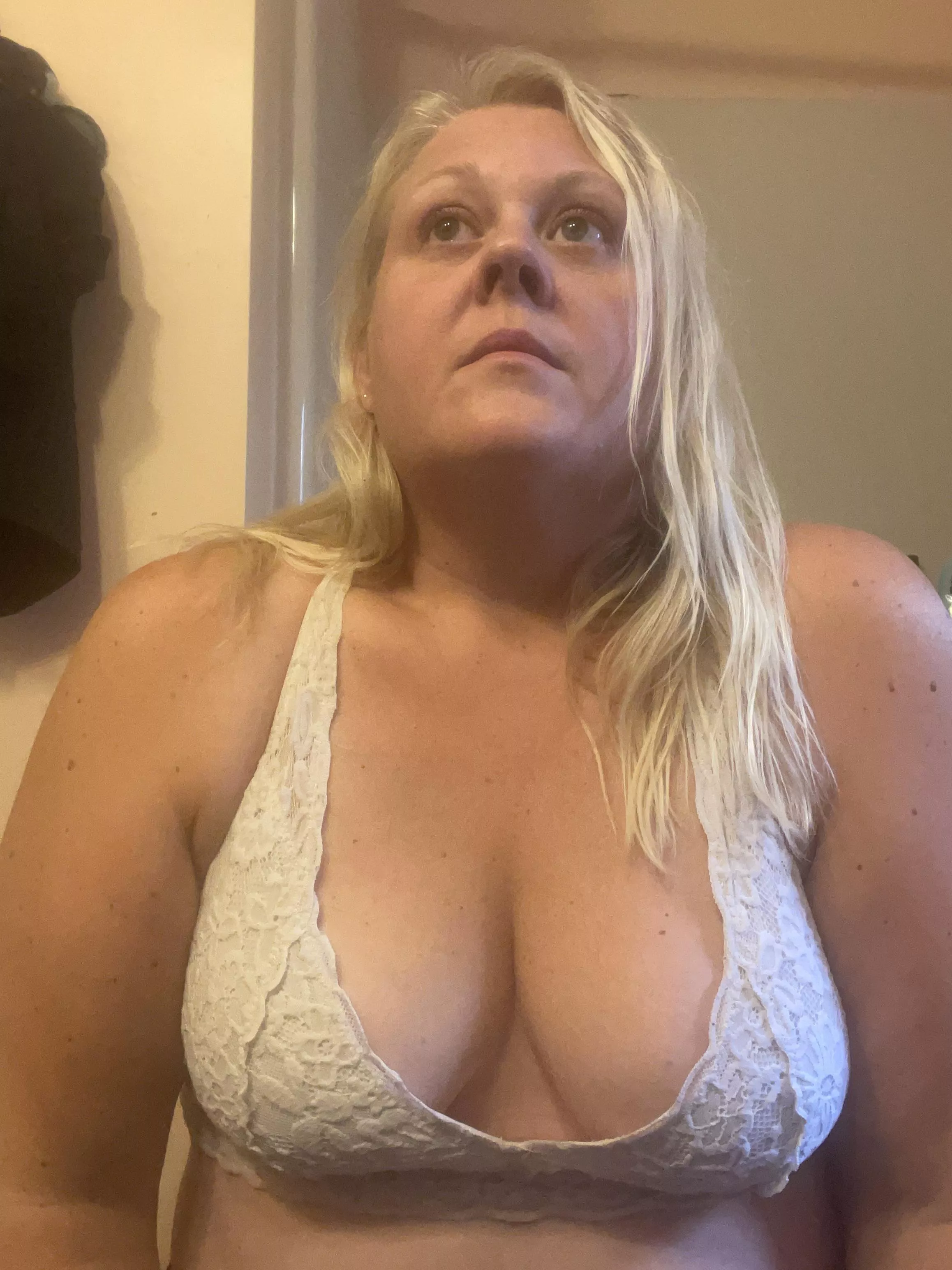 Body acceptance is such a struggle for me it’s so nice to see all of these strong confident women!