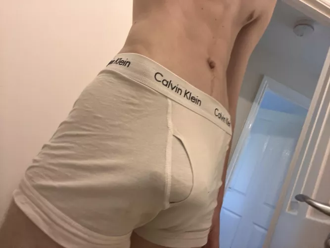 Can I be your little 18 year old slut?😏😈