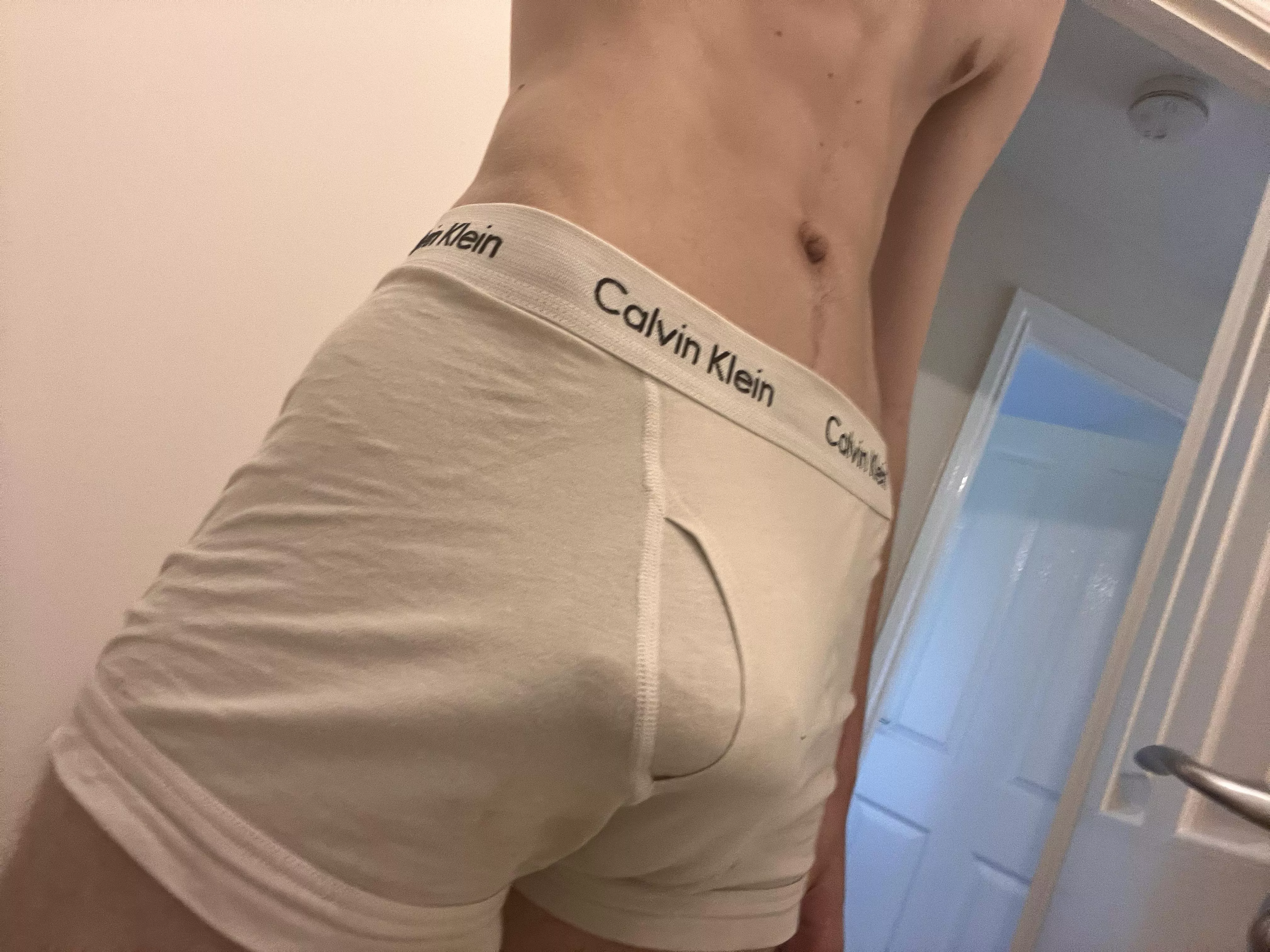 Can I be your little 18 year old slut?😏😈