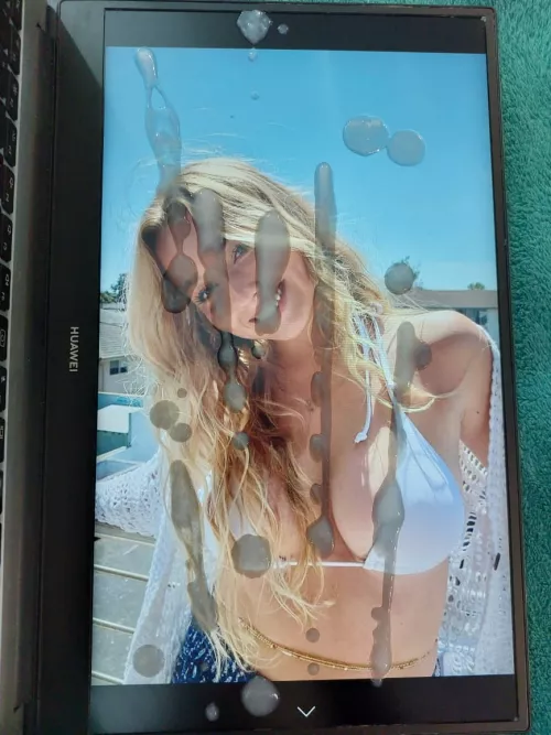 Cum tribute to a randomly chosen beauty from the sub