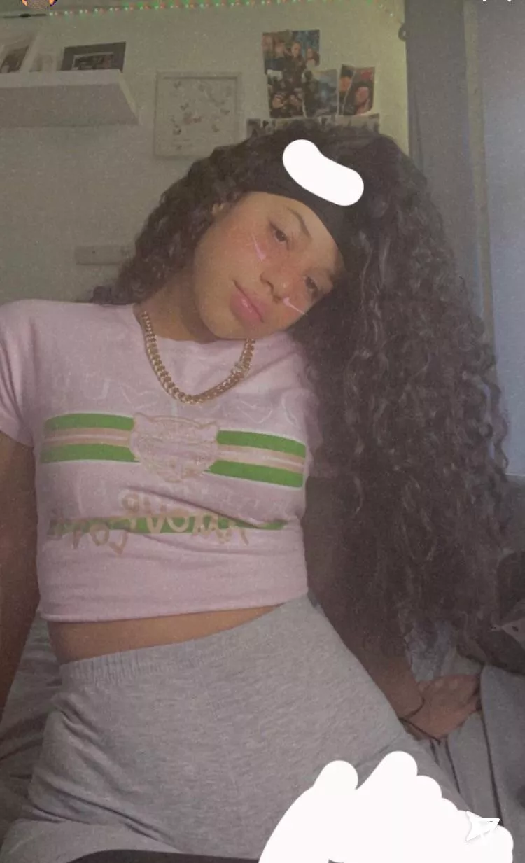 Dm if you can jerk to her live on cam on a second screen