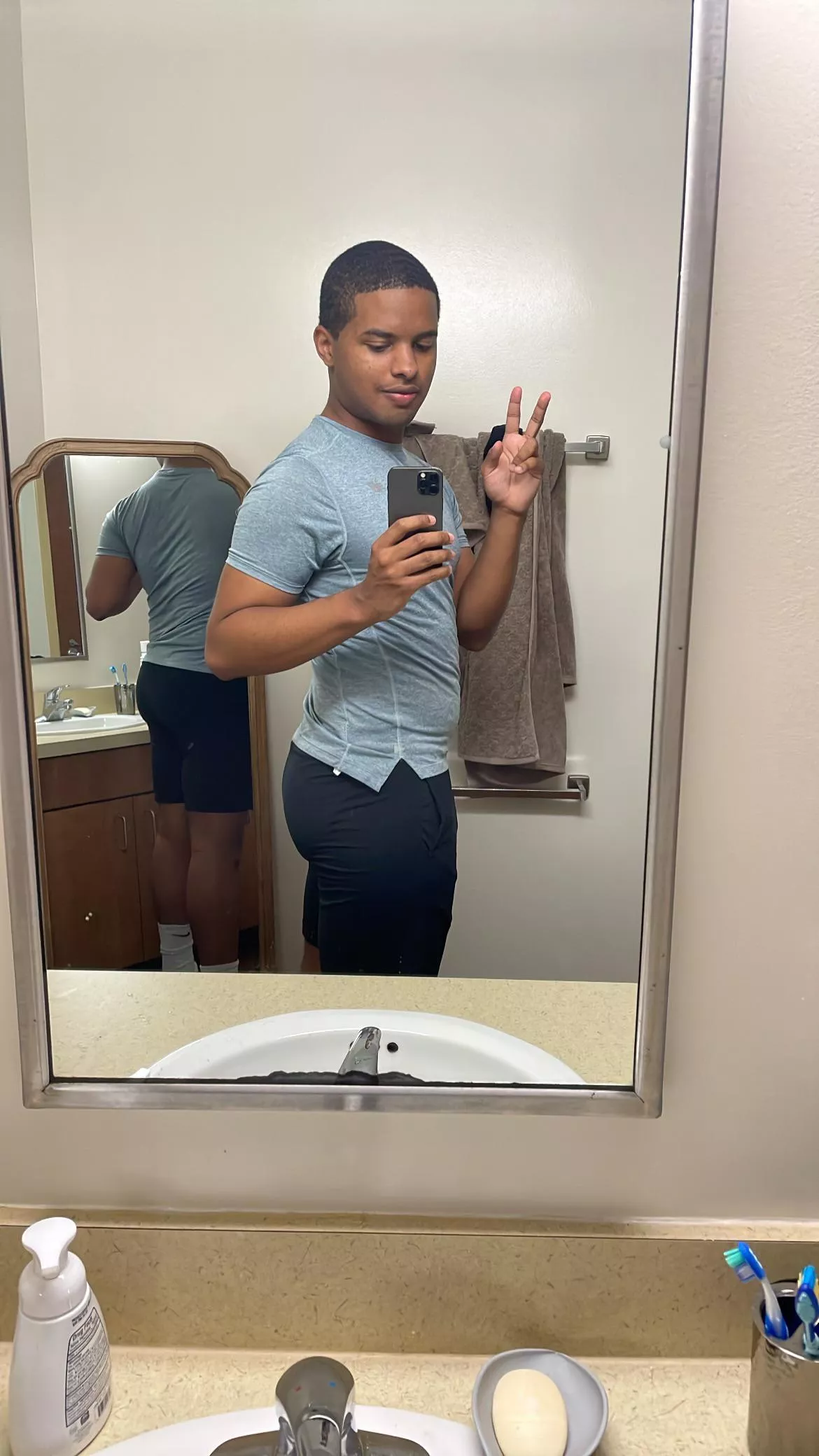 Gym has been doing my body right 💪🏽