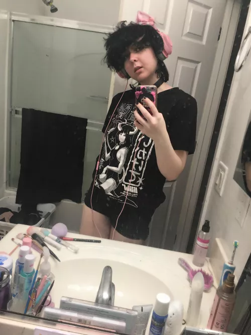 I really need to stop posing next to doors, it’s exposing how short I am 0~0