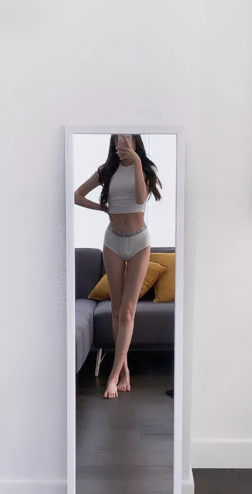 I'm only 5'1 but I have long legs to wrap around you 🤍