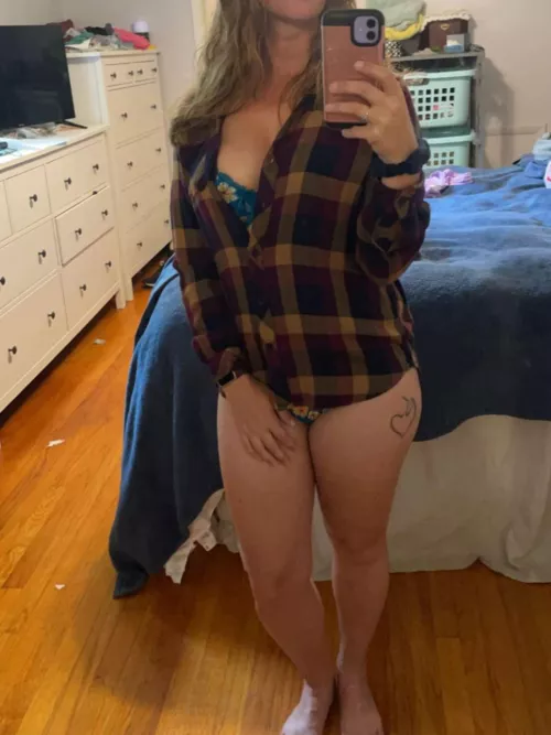 Looking for long term trading and chatting. Tired of the guys that only want a few pictures.