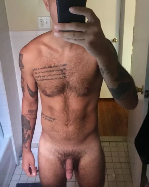 M. 33. 5’11. 160 lbs. A normal nude with the most Italian tan line possible.