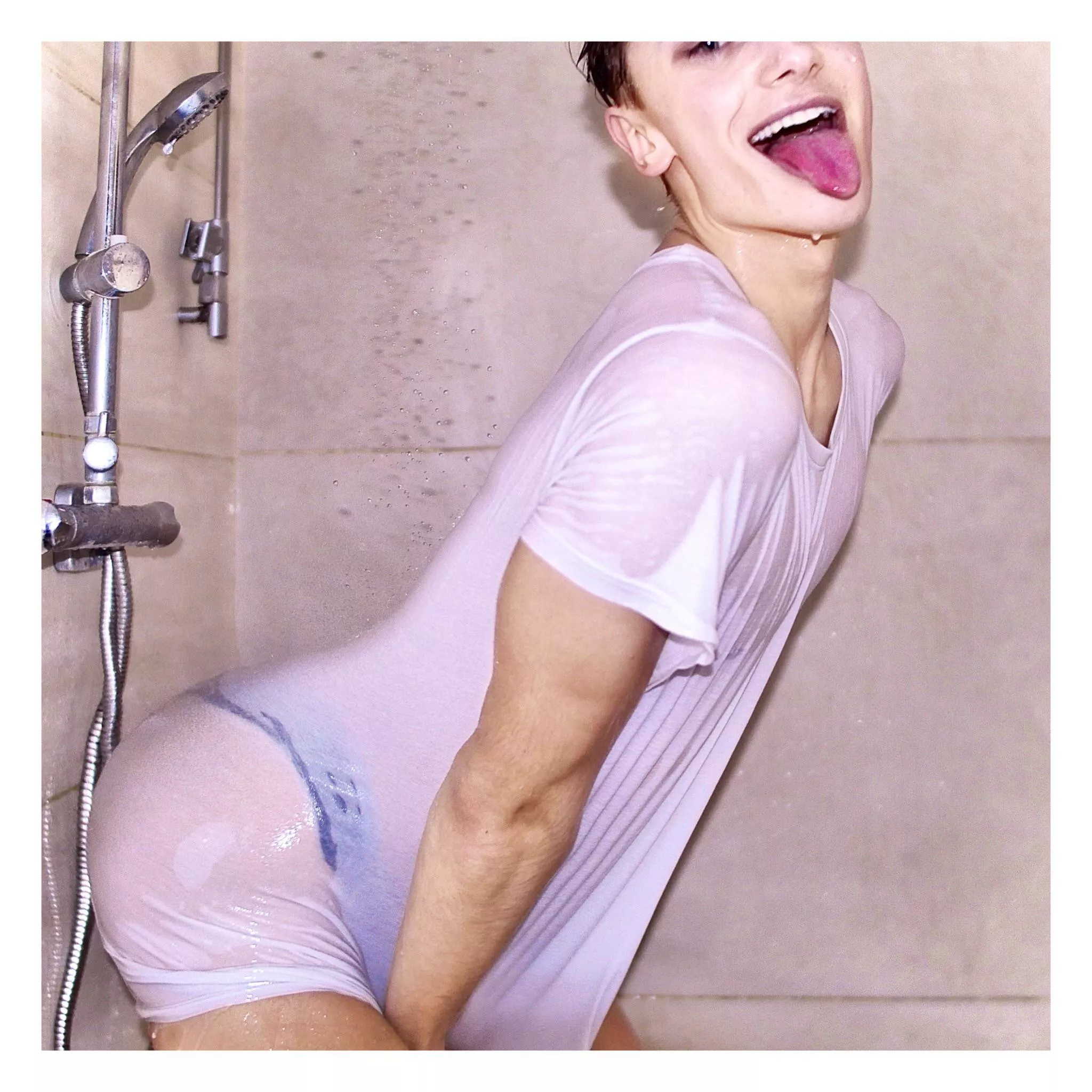 My butt looks cuter when you make me arch my back🤍