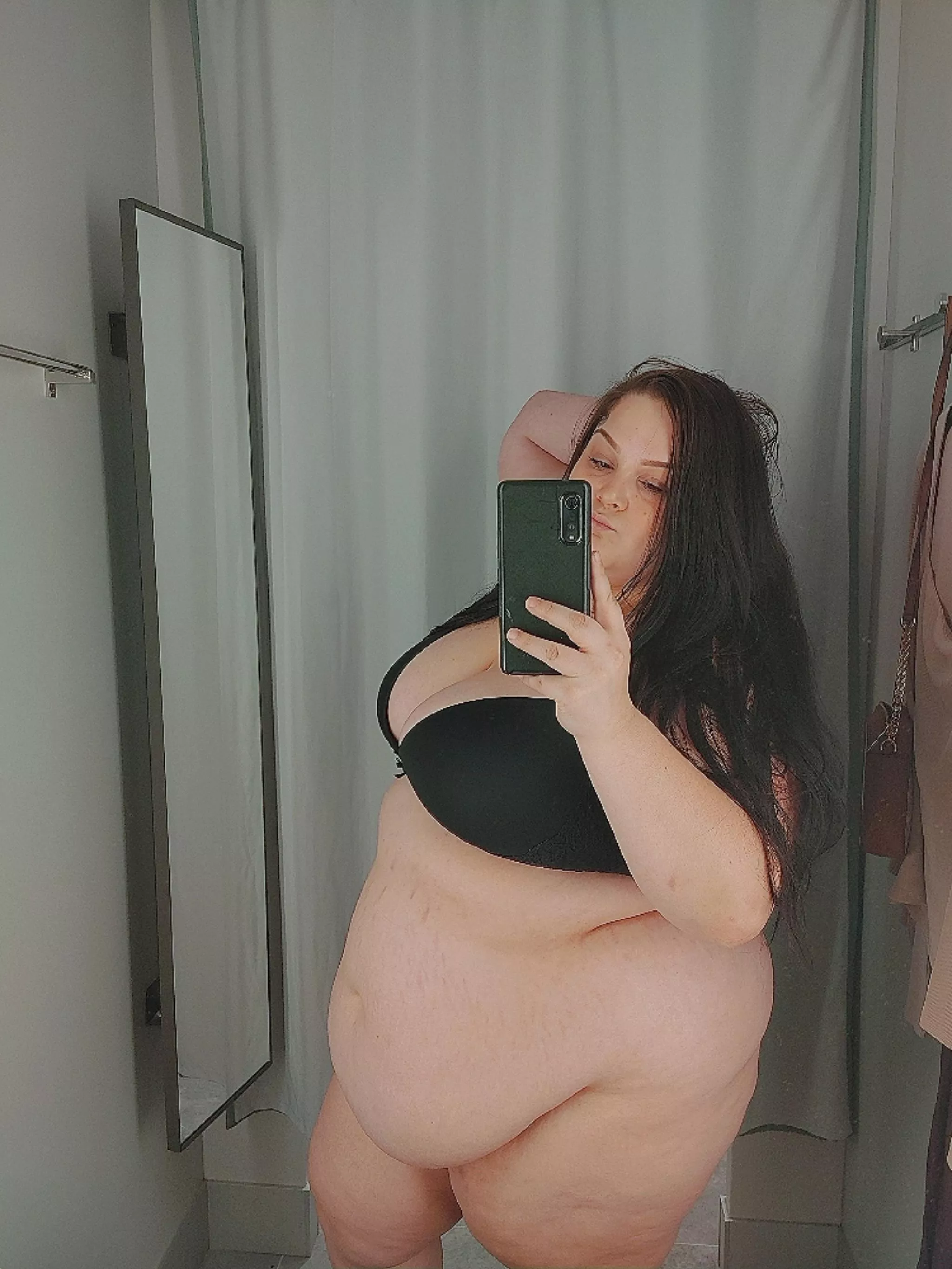 my favorite part about the shopping mall is the food court 😍