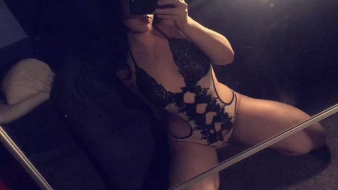 My wife looks so good when she’s dressed up, would you fuck her? 😋