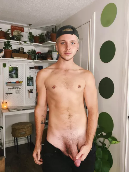 need someone to watch scary movies with 😅