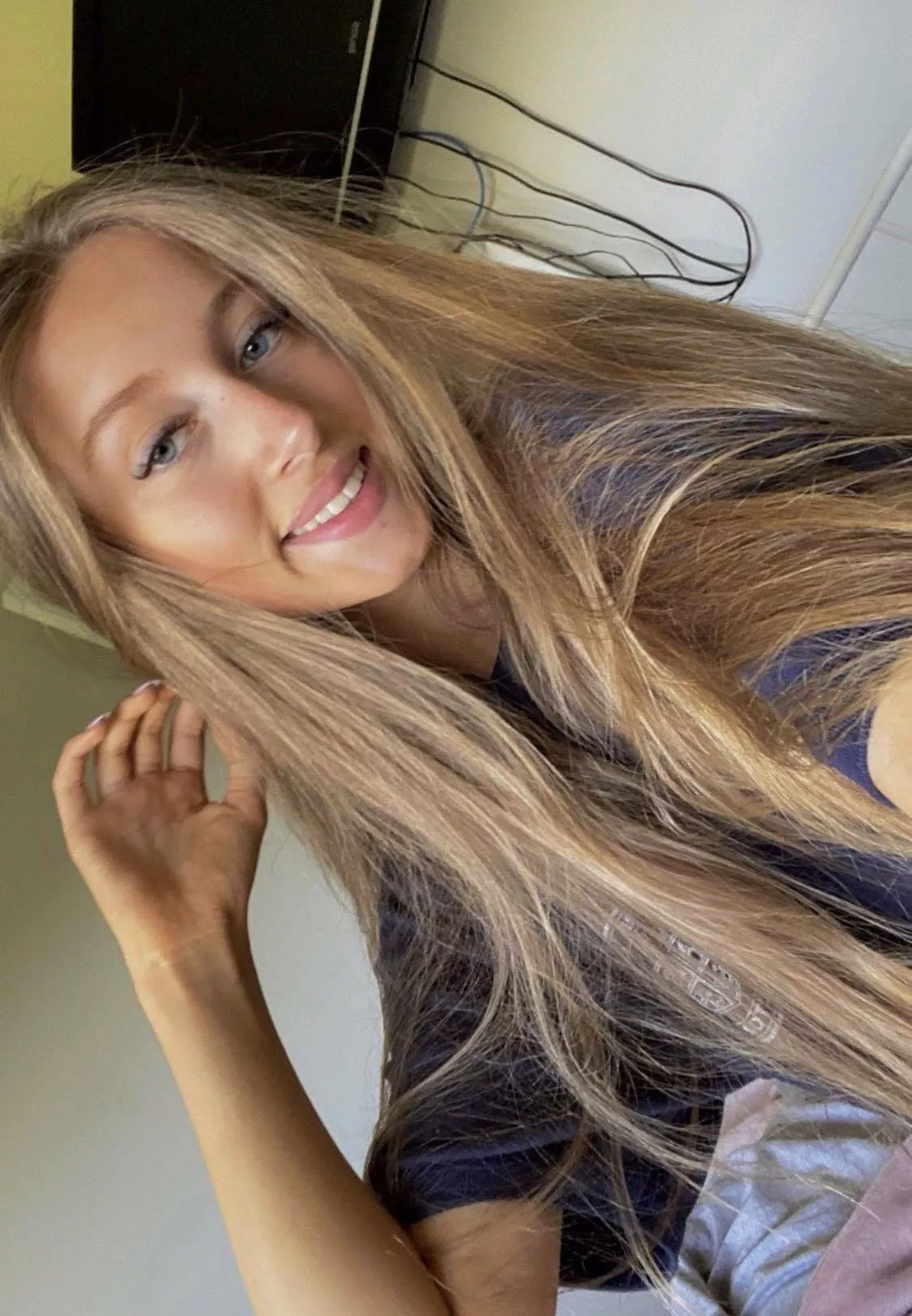 need tributes for blonde irl, dm for pics i will feed, n lim, no nudes