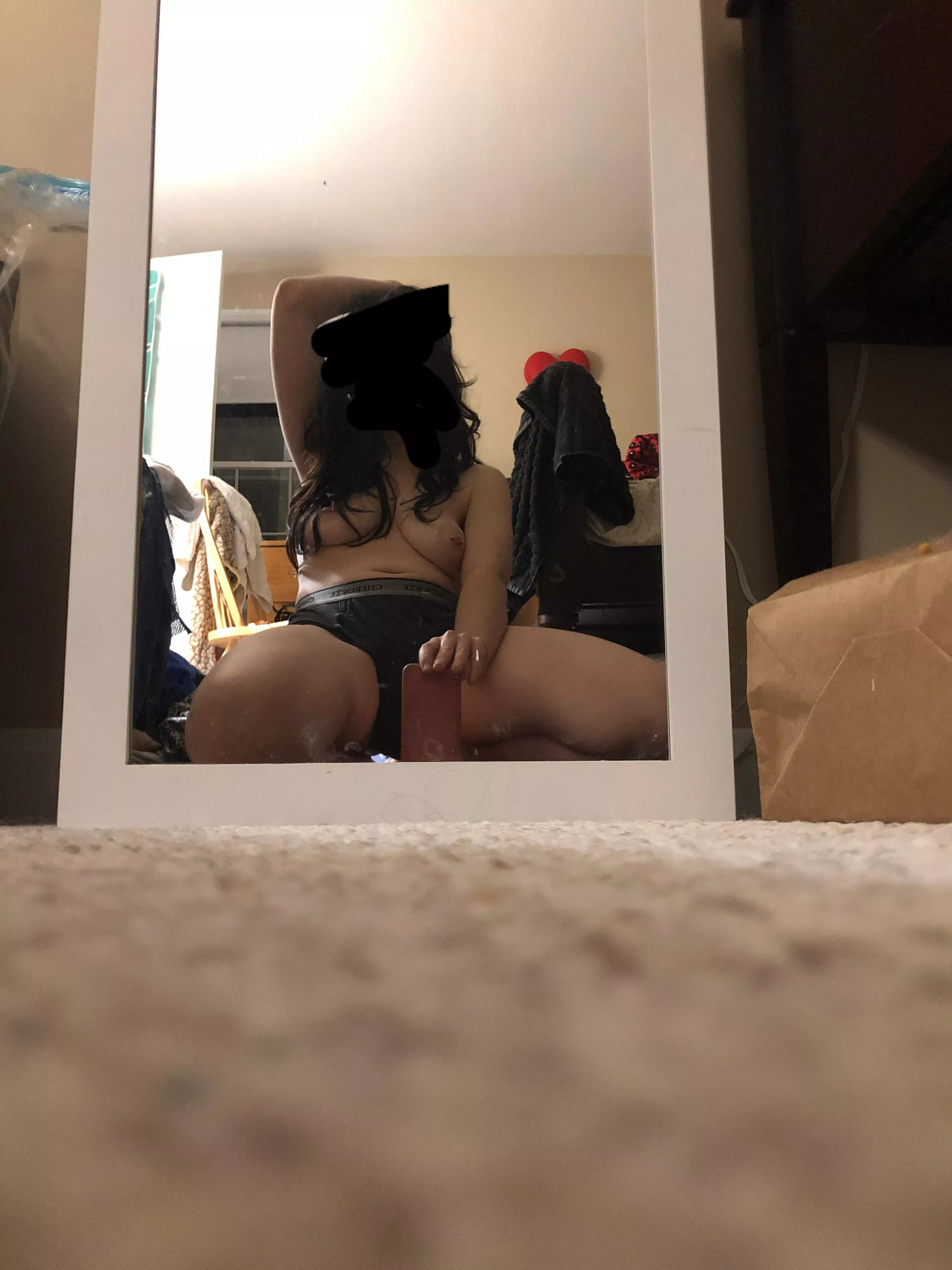 Out tonight but i want attention from ladies 😈😜