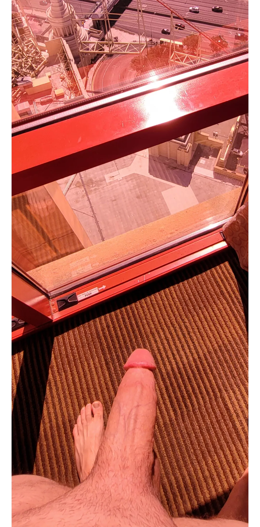 Send me a message I'll send you a vid🫣😏🤤my view in Vegas