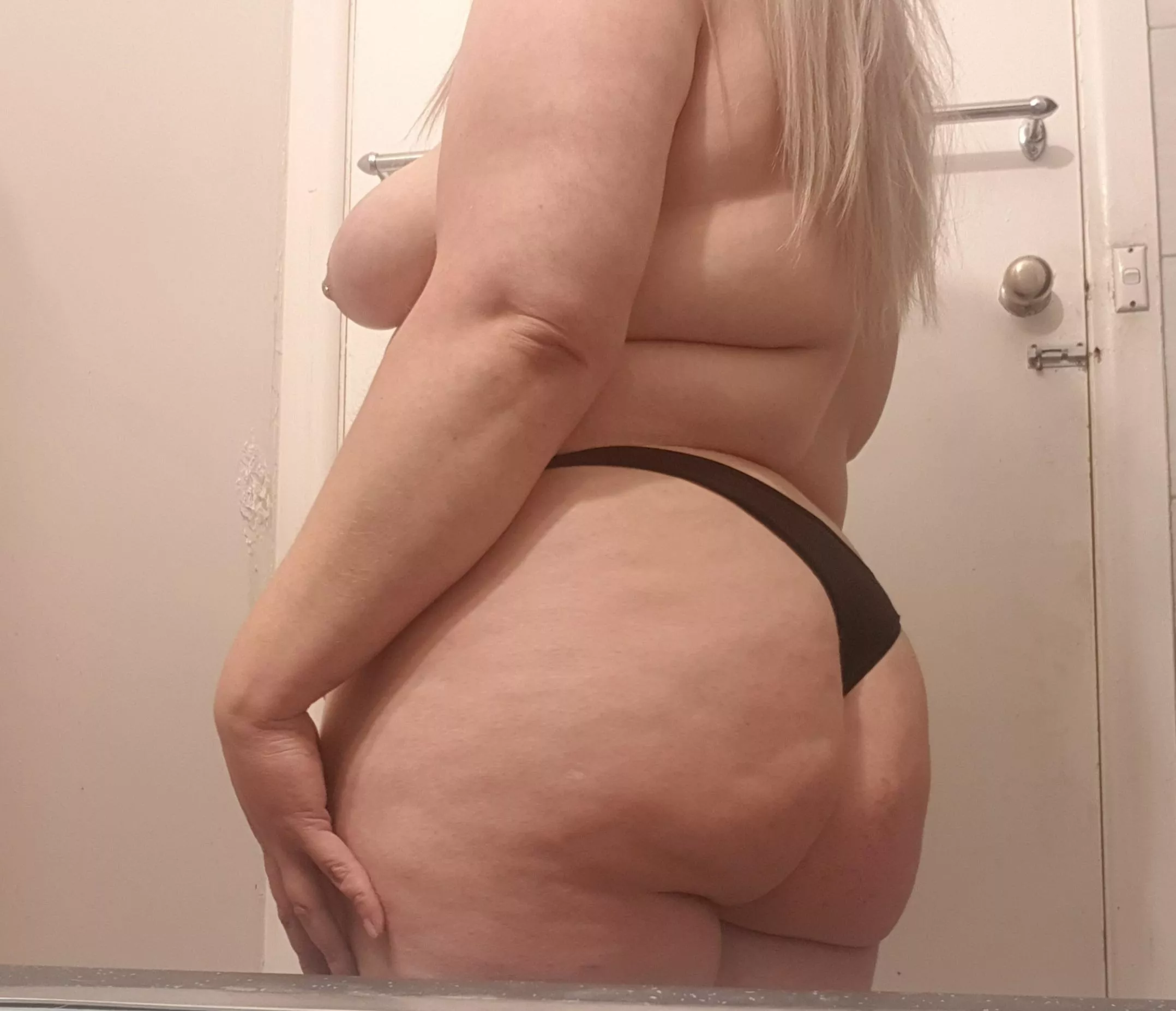 Slutty Aussie wife. Could you make it past the cheeks? ;p