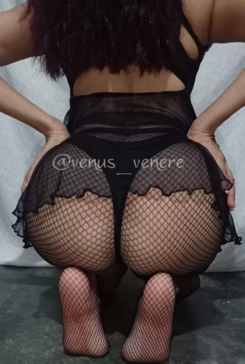 Spank me and make me yours 👇