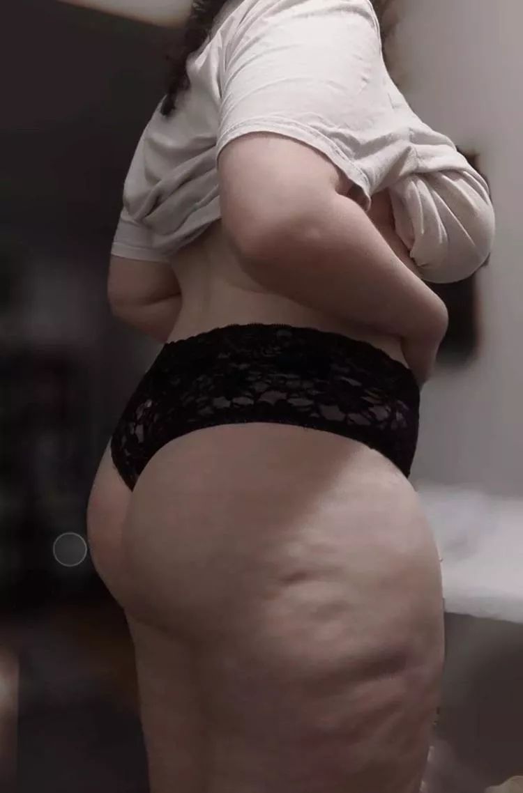 This is how I would greet you after work 💕