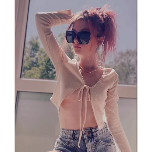 young euro girl doing lewd content join in ☺️