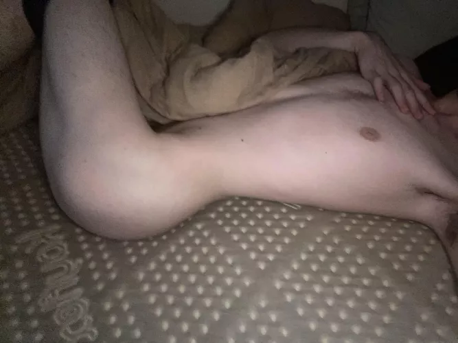 [20] If you saw me in the club would you hit?🙈🙈🥺