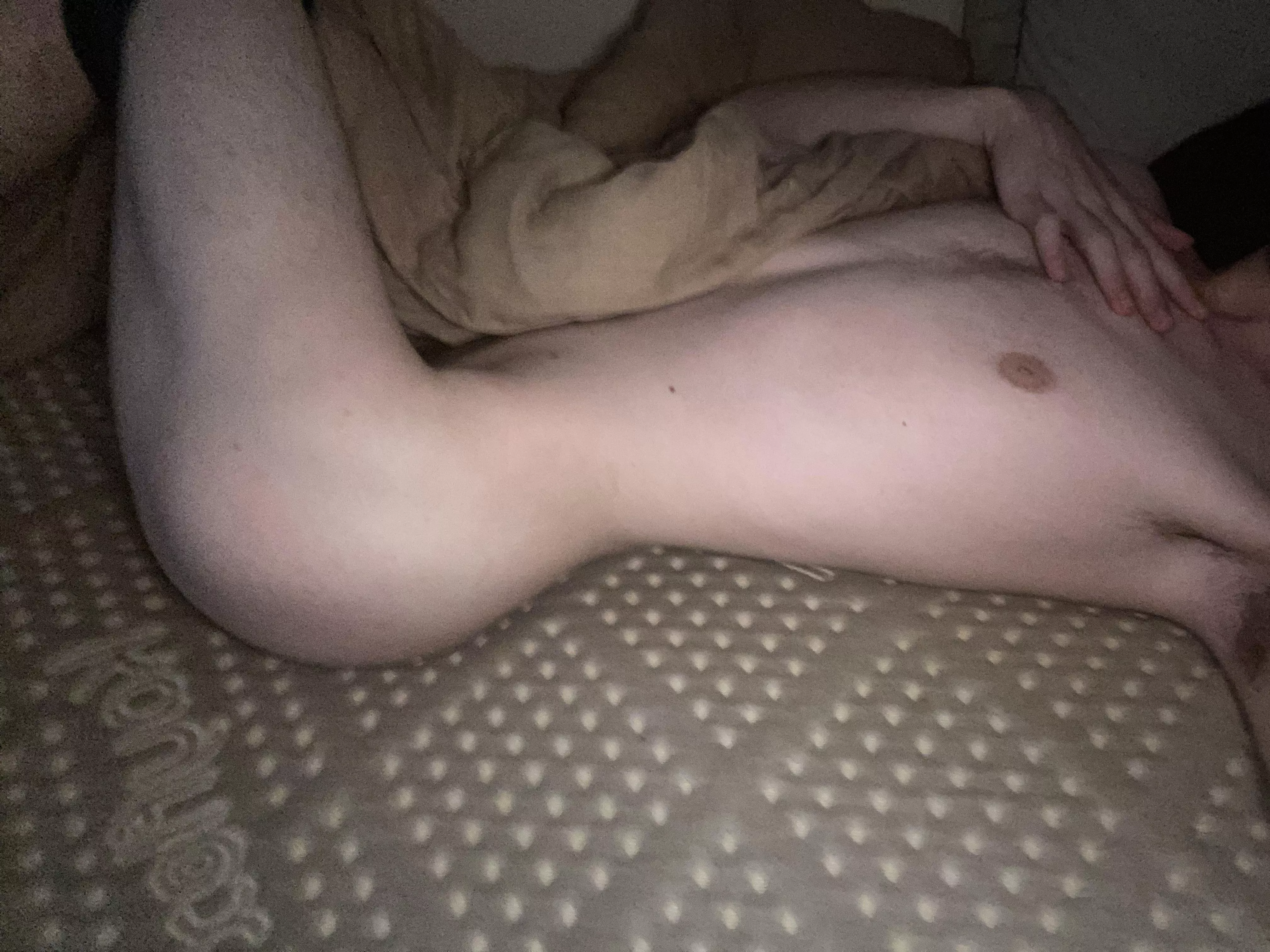 [20] If you saw me in the club would you hit?🙈🙈🥺