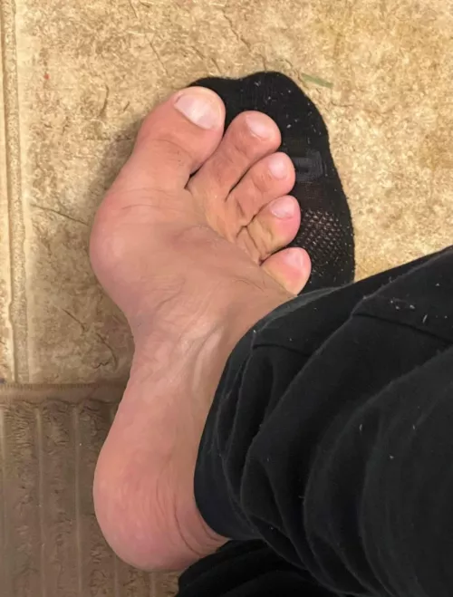 25m Connecticut - If you want to suck on my Feet hmu I swear I’ll let anyone slurp on my Feet until they get very wet with your spit,I just love helping people with a Foot Fetish & no I dont ask for anything in return I just love having them sucked