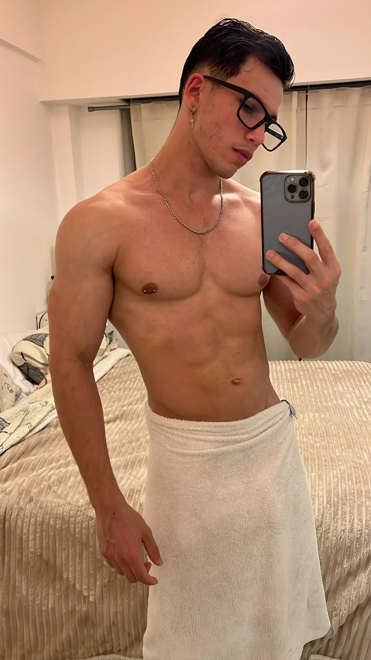 after a shower you can not miss a good photo💪🏻🥵