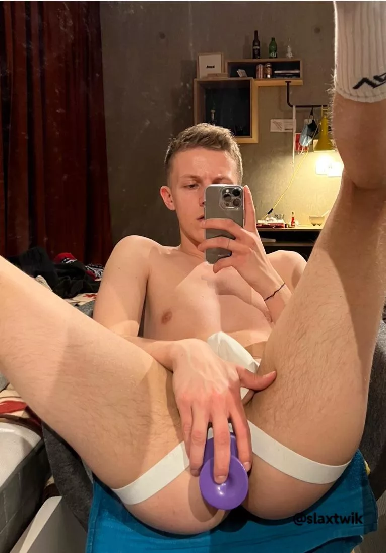 anyone wanna come and play with me 😝