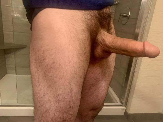 Can’t think of a title but here’s my really thick cock