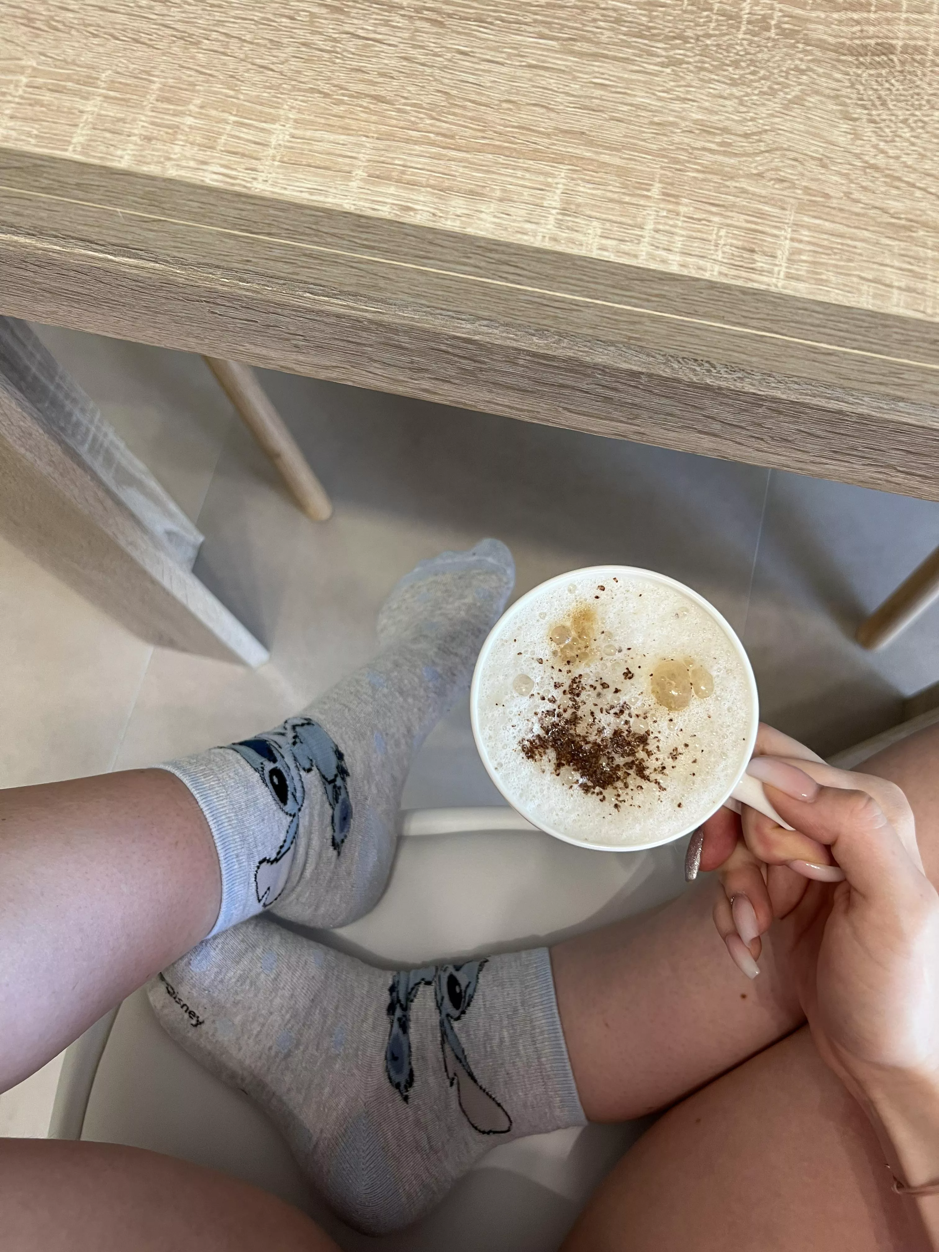 Come over for a coffee 🧦☕️ [female]