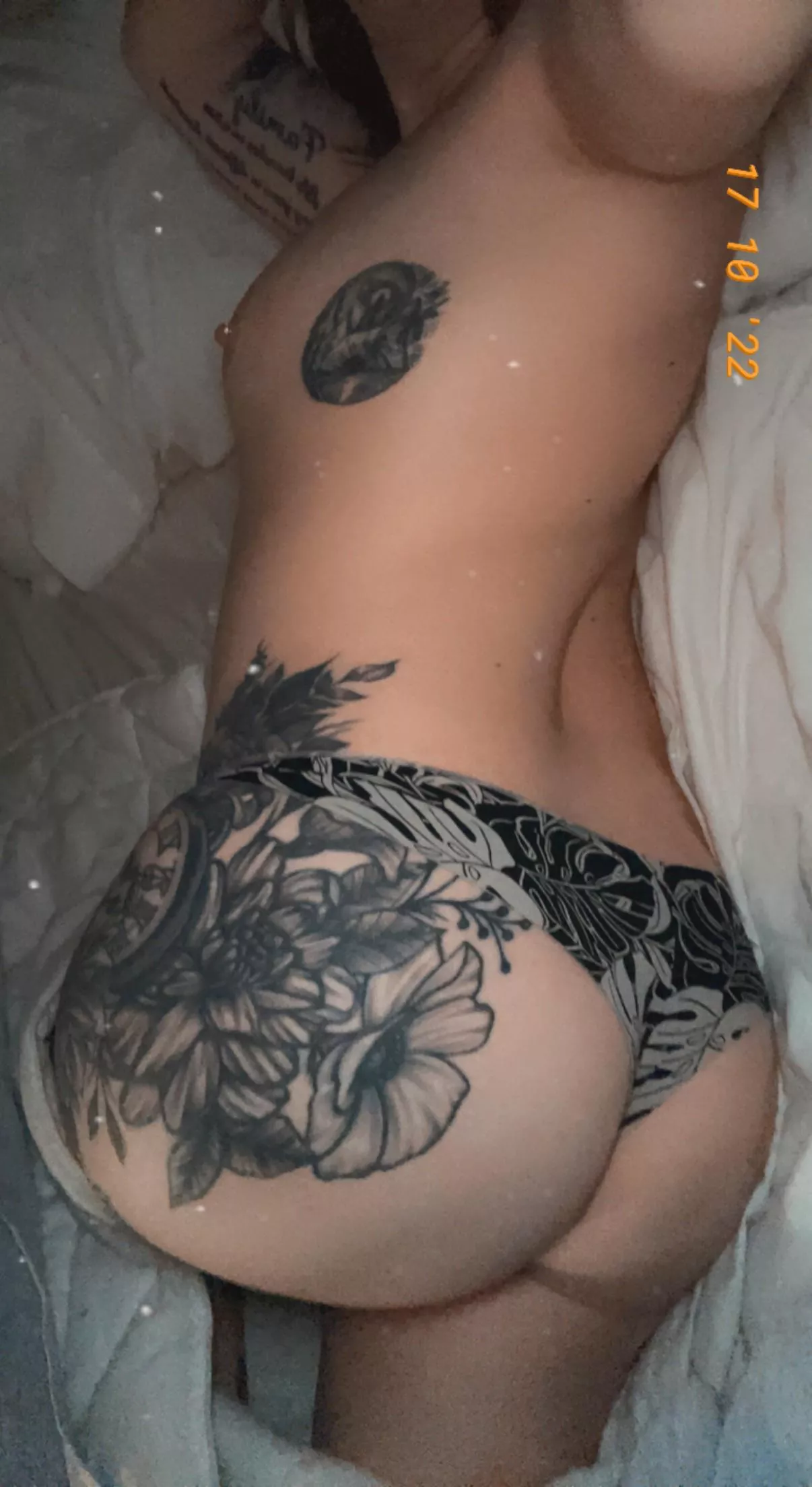 Cum join me on a phone call or video chat for price of $60 ! Also doing custom videos at price of $15 today !😝