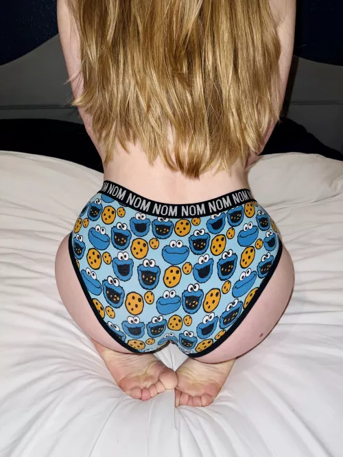 Do you wanna eat my cookie? 💋🍪 [F]