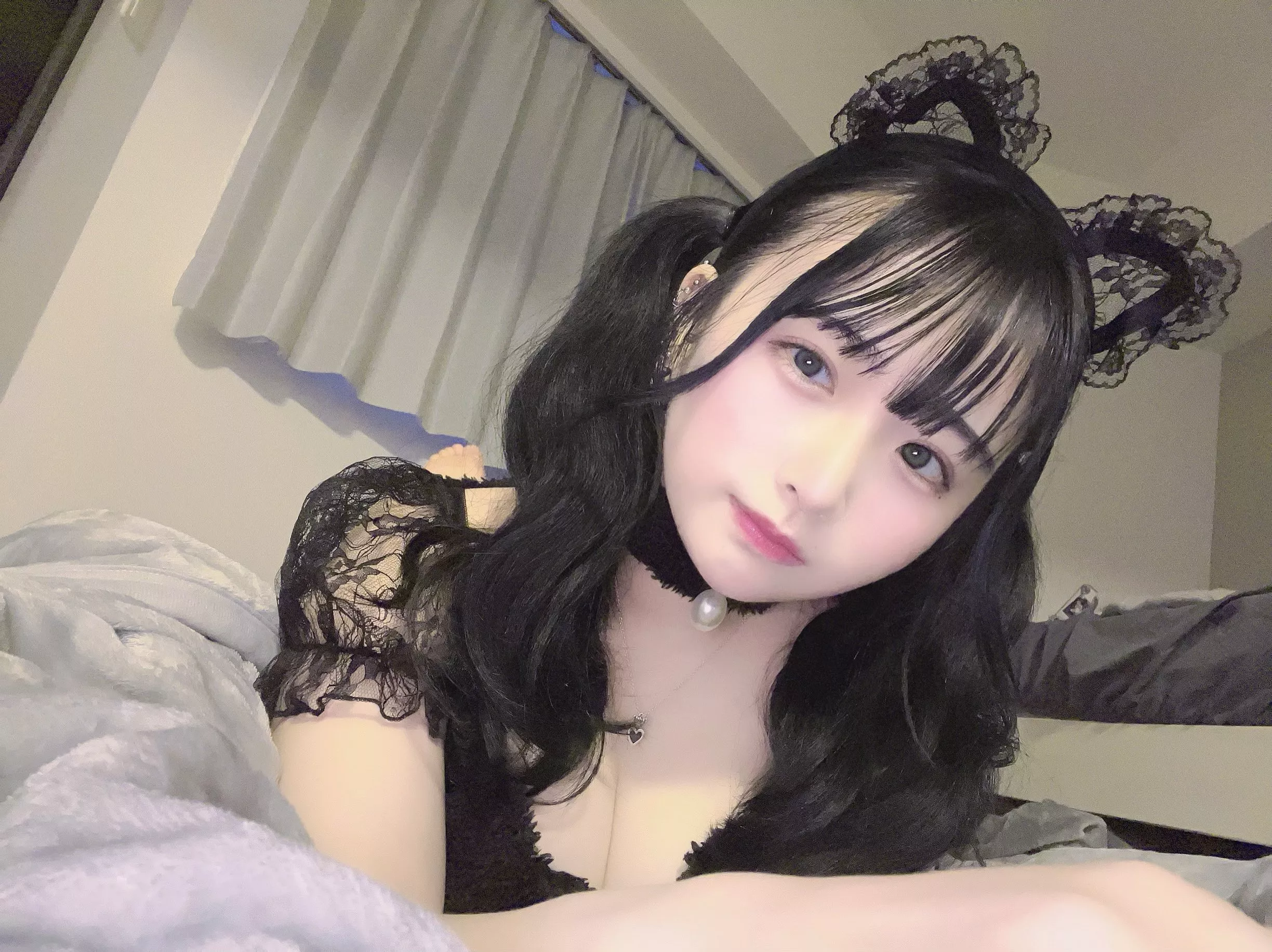 Don't you mind if I be a naughty cat on the bed? ❗🐈‍⬛