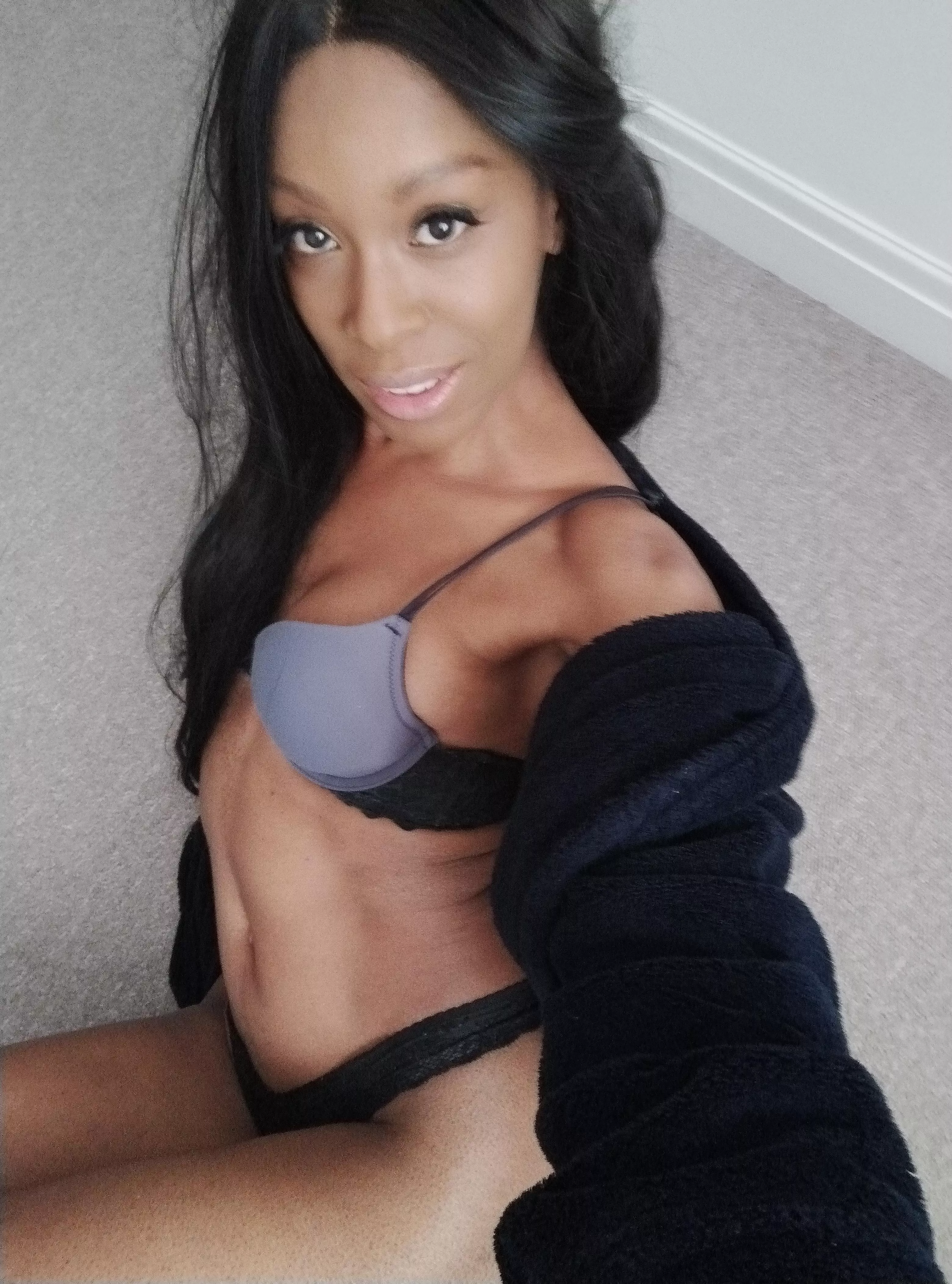 [f] I'm having a snack, fancy something to nibble on?