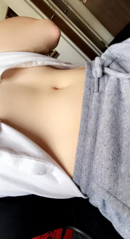 Femboy tummy 👉👈 🥺