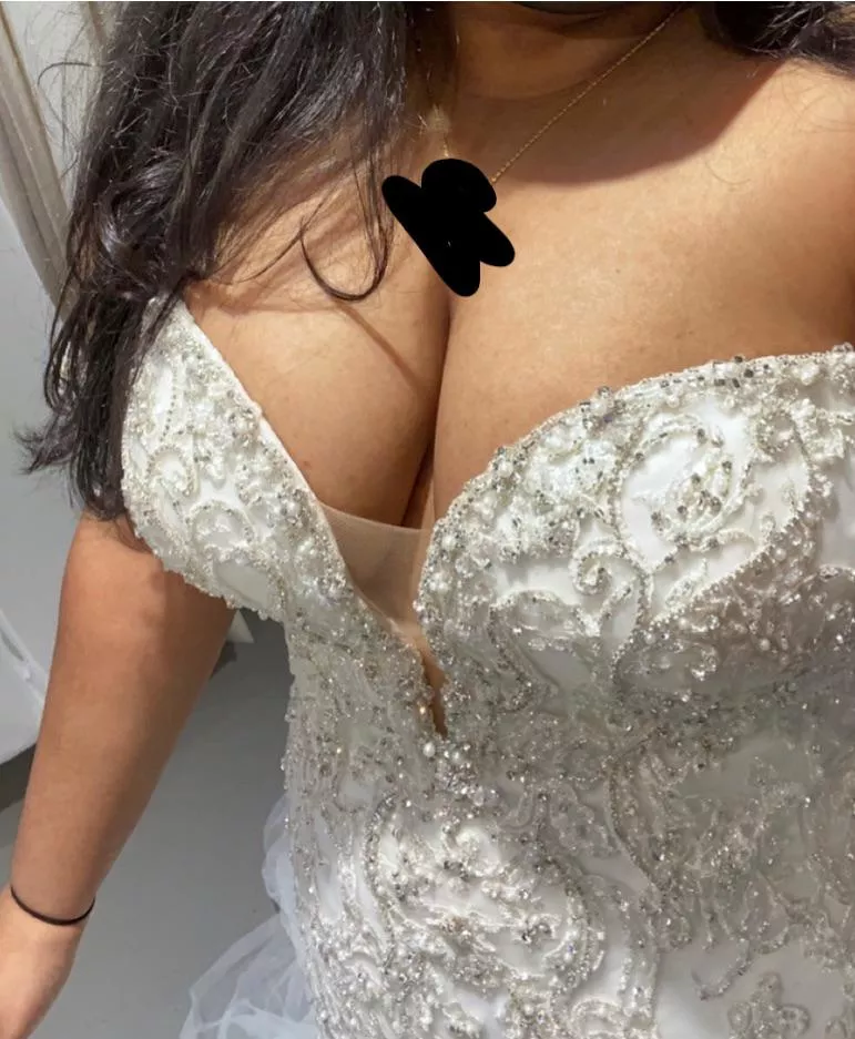 First dress fitting 🤭